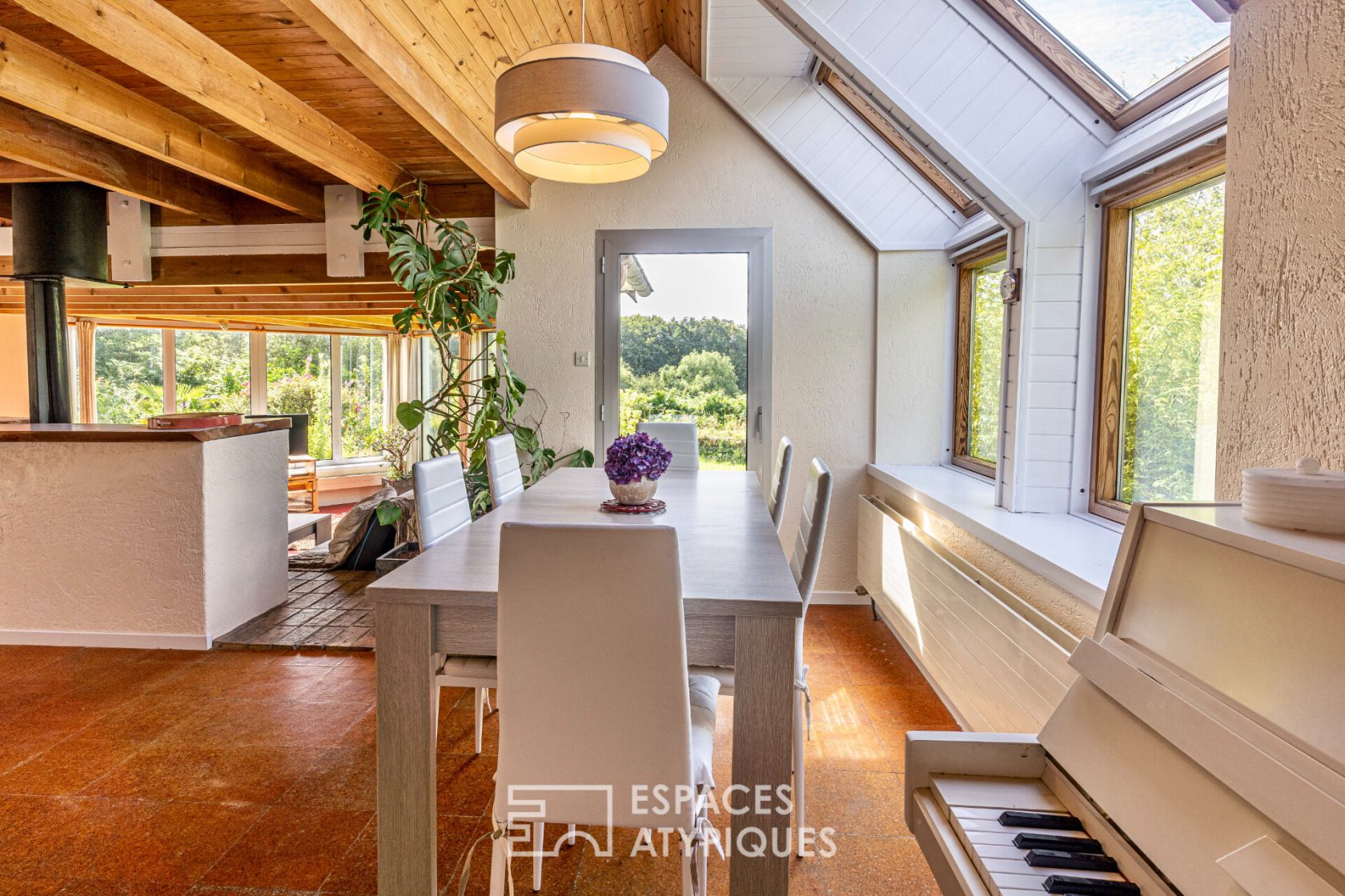 Maison d’architecte dans son écrin de verdure