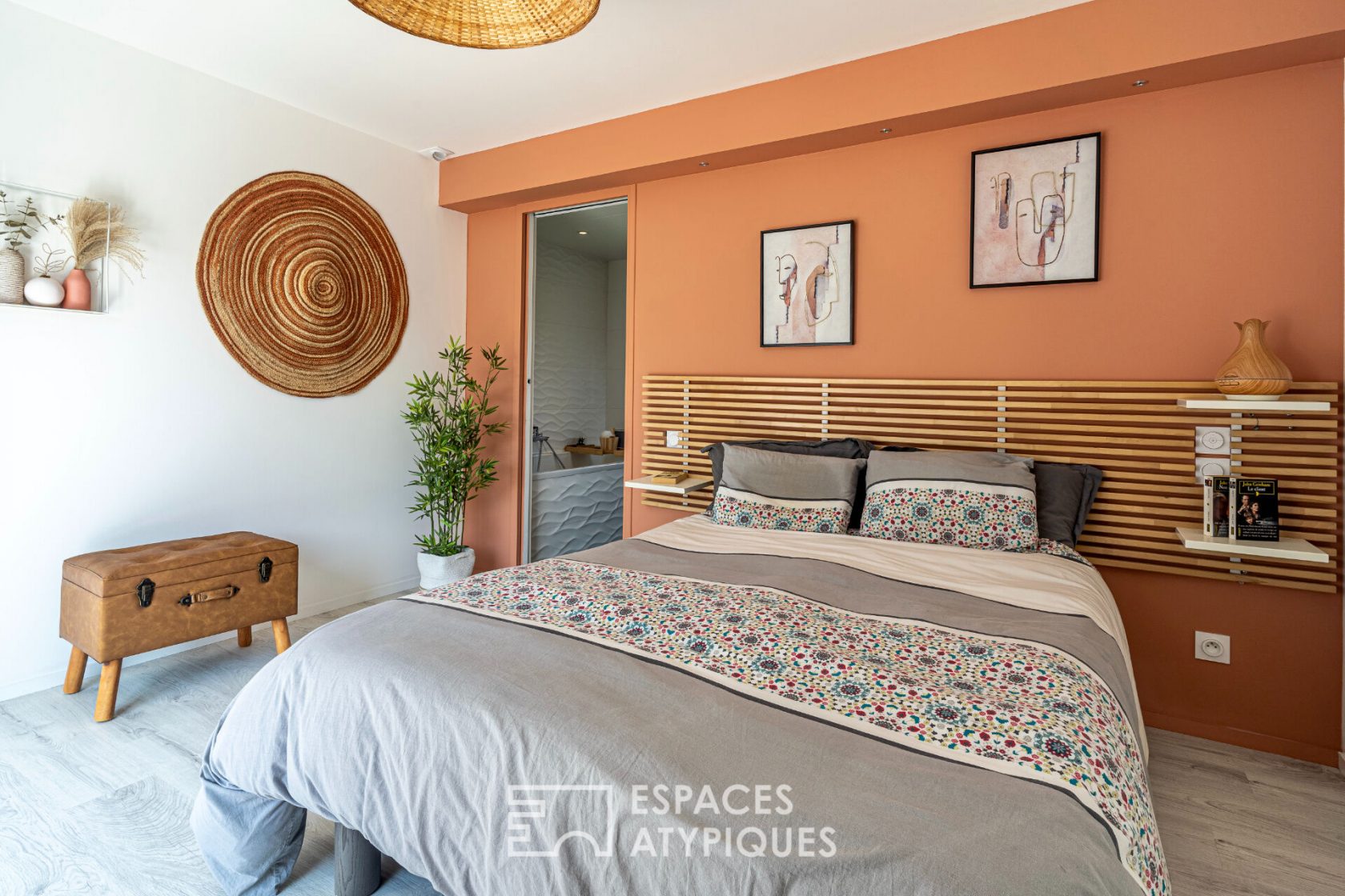 Contemporaine en bord de mer