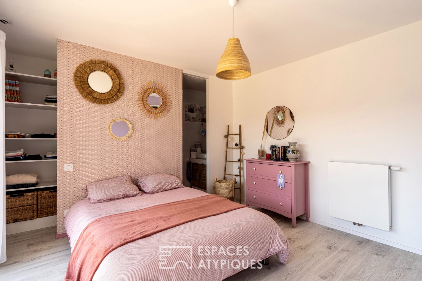 Contemporaine en bord de mer