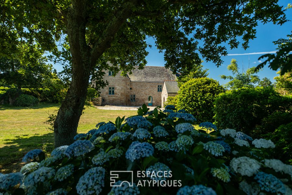 29830 PLOUDALMEZEAU - Manoir du 15e siècle dans écrin de verdure - Réf. 1293EAF