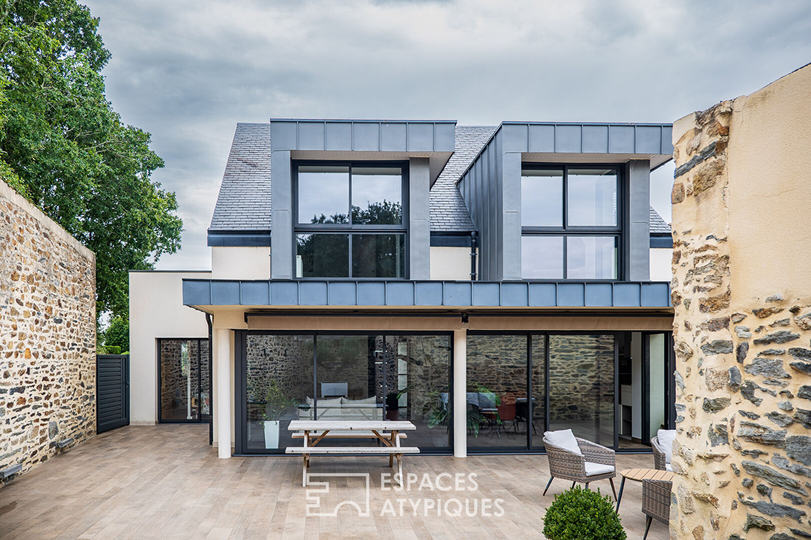 Maison d’architecte et sa délicate terrasse