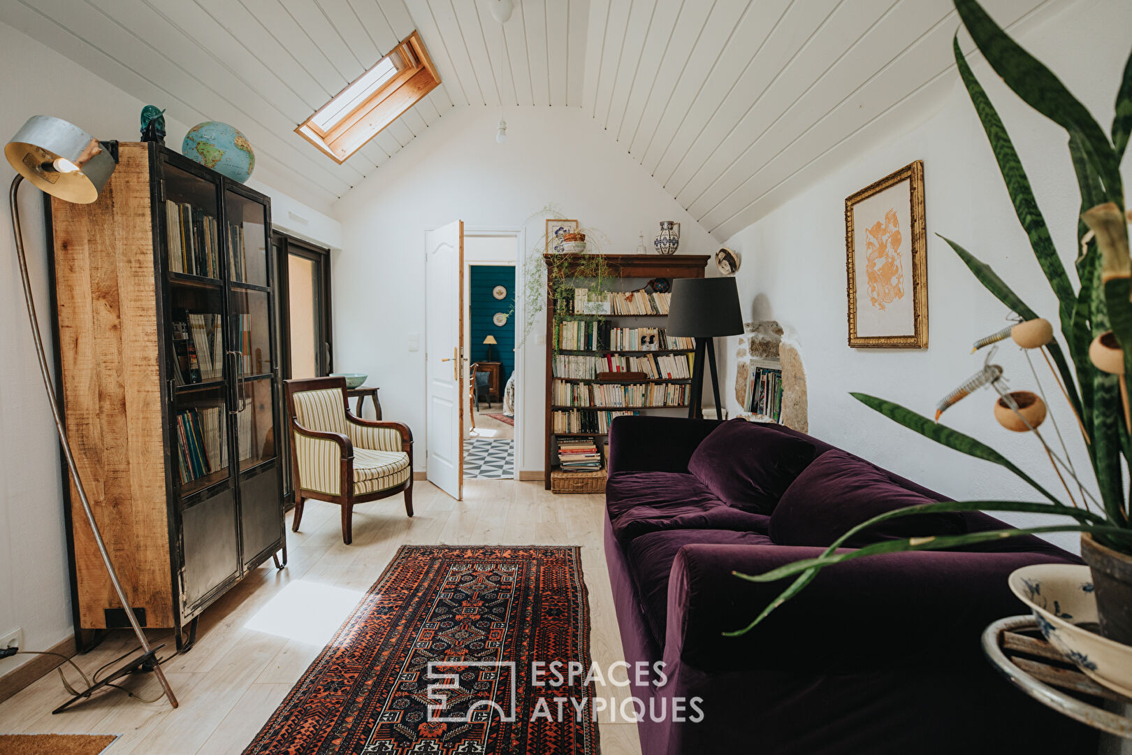 La bucolique – Wooden frame house and farmhouse by the sea