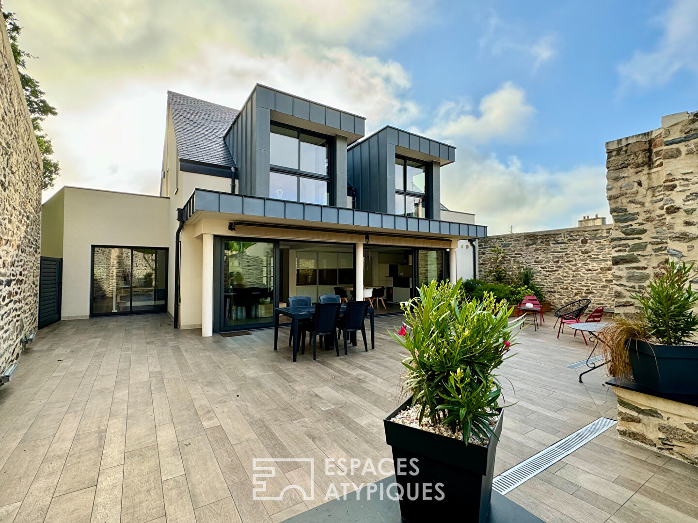 Maison d’architecte et sa terrase intimiste