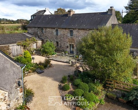 Corps de ferme et son gîte en pierre