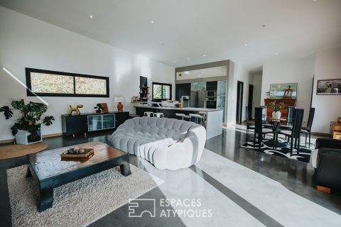 Contemporary single storey house with green surroundings