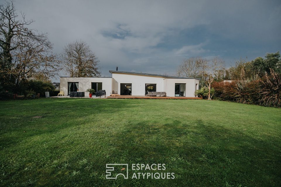 Contemporaine de plain pied et son environnement verdoyant
