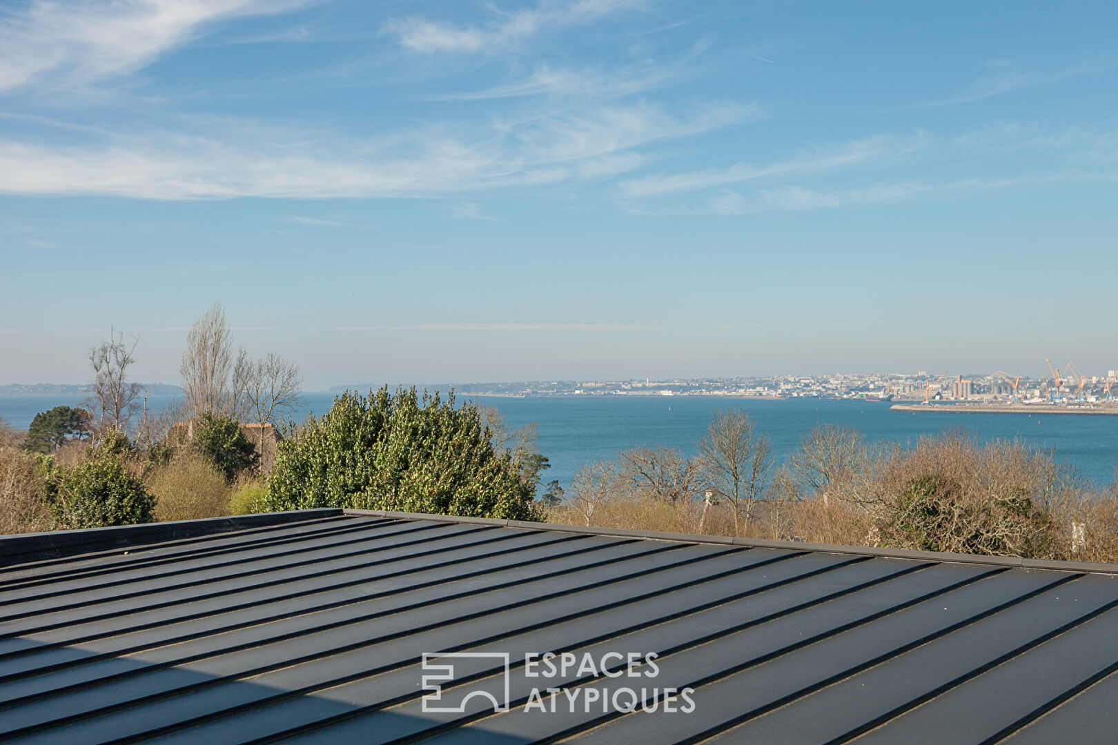 Villa contemporaine avec vue panoramique sur la mer