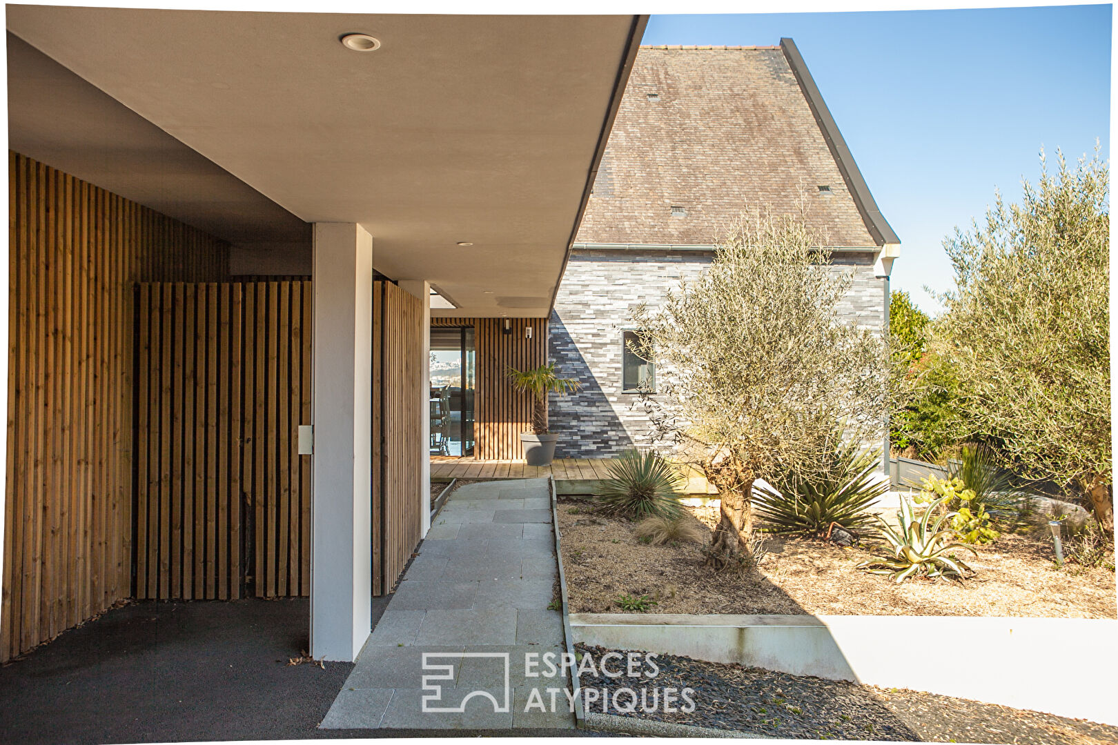 Villa contemporaine avec vue panoramique sur la mer