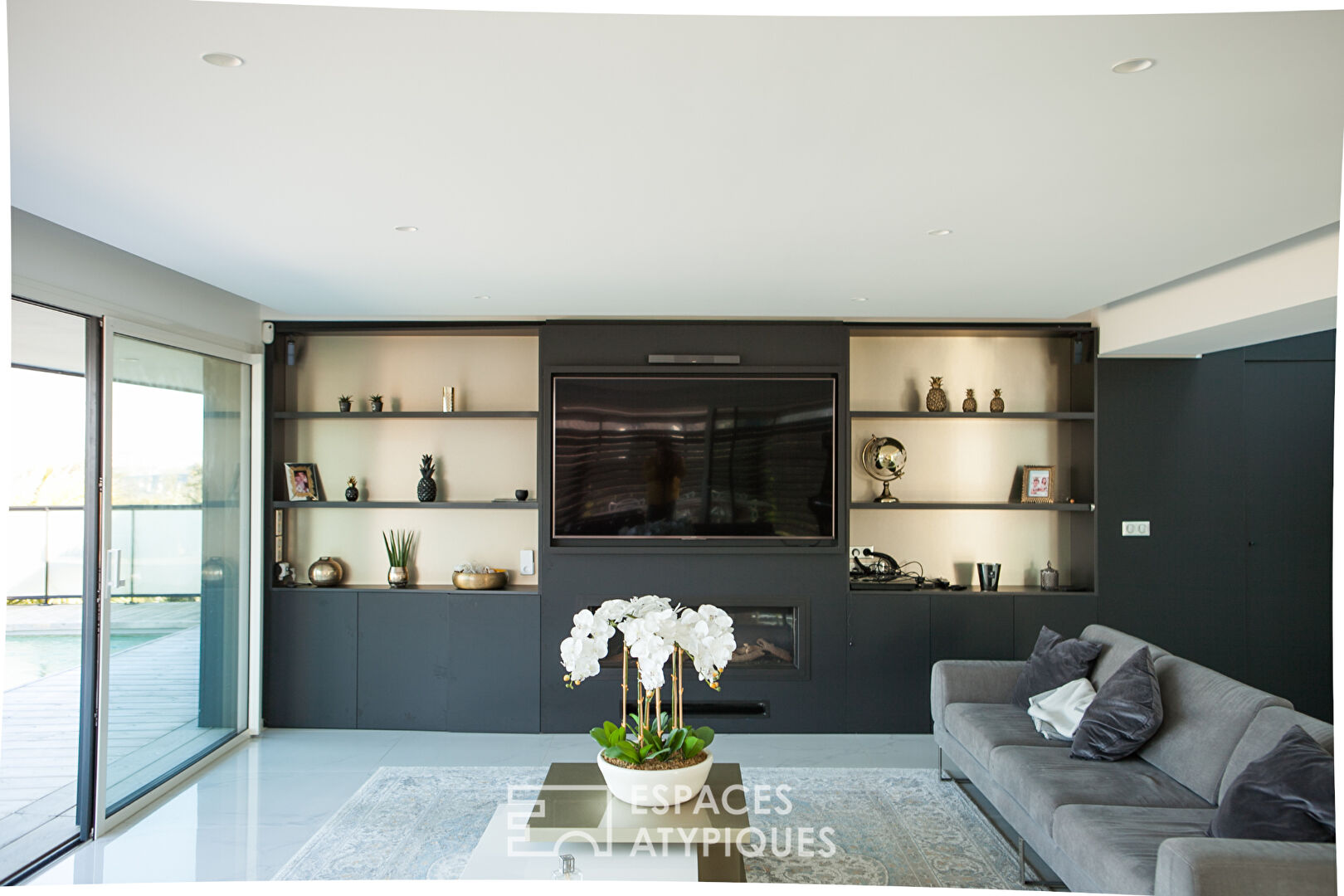 Contemporary villa with panoramic sea view