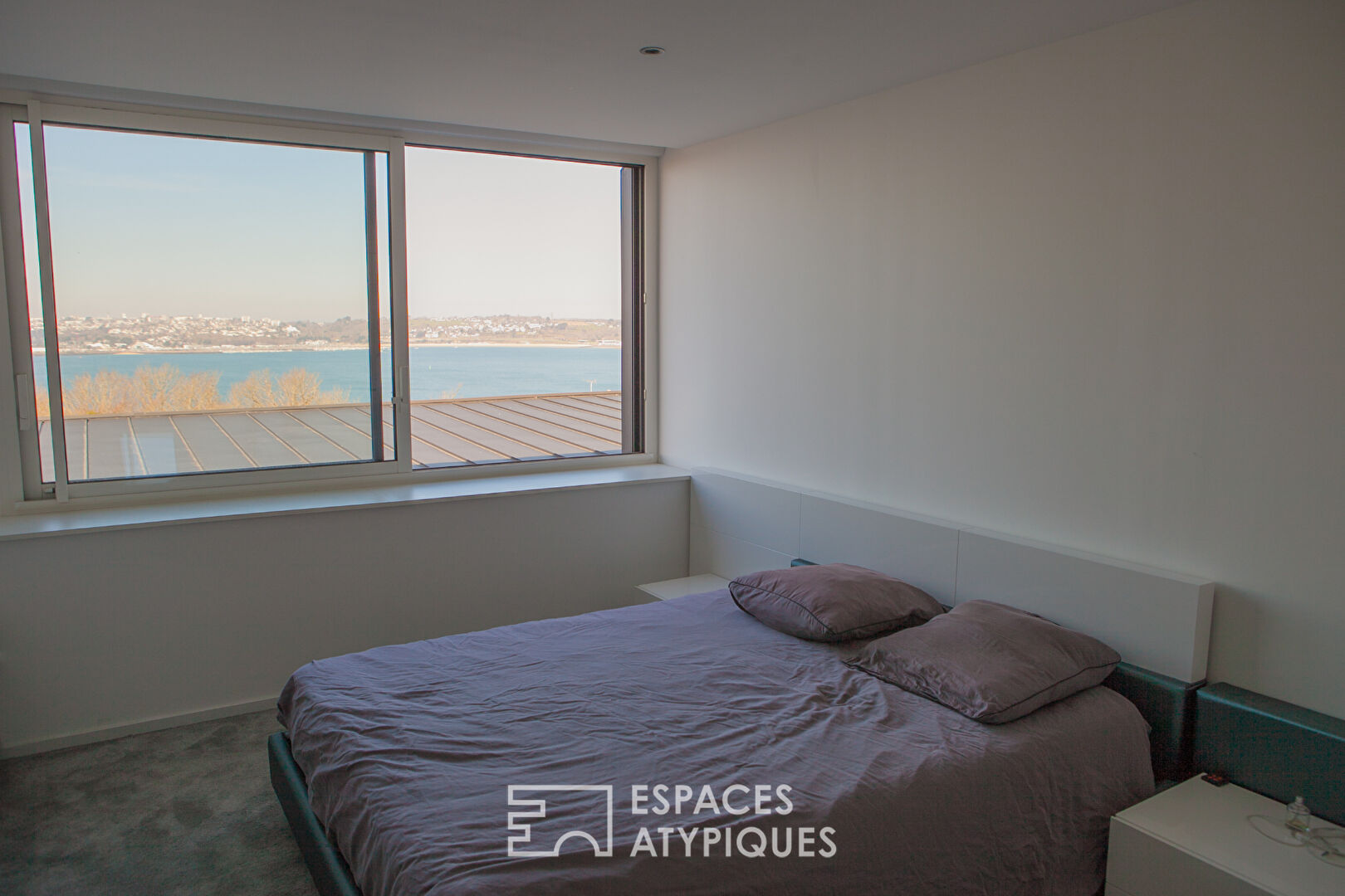 Contemporary villa with panoramic sea view