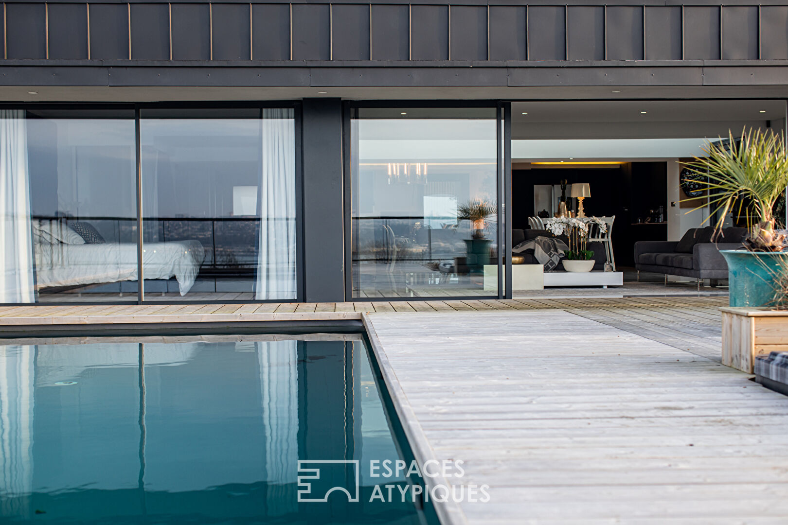 Contemporary villa with panoramic sea view