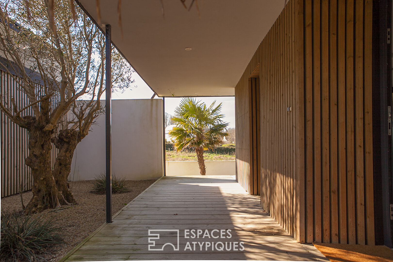 Contemporary villa with panoramic sea view