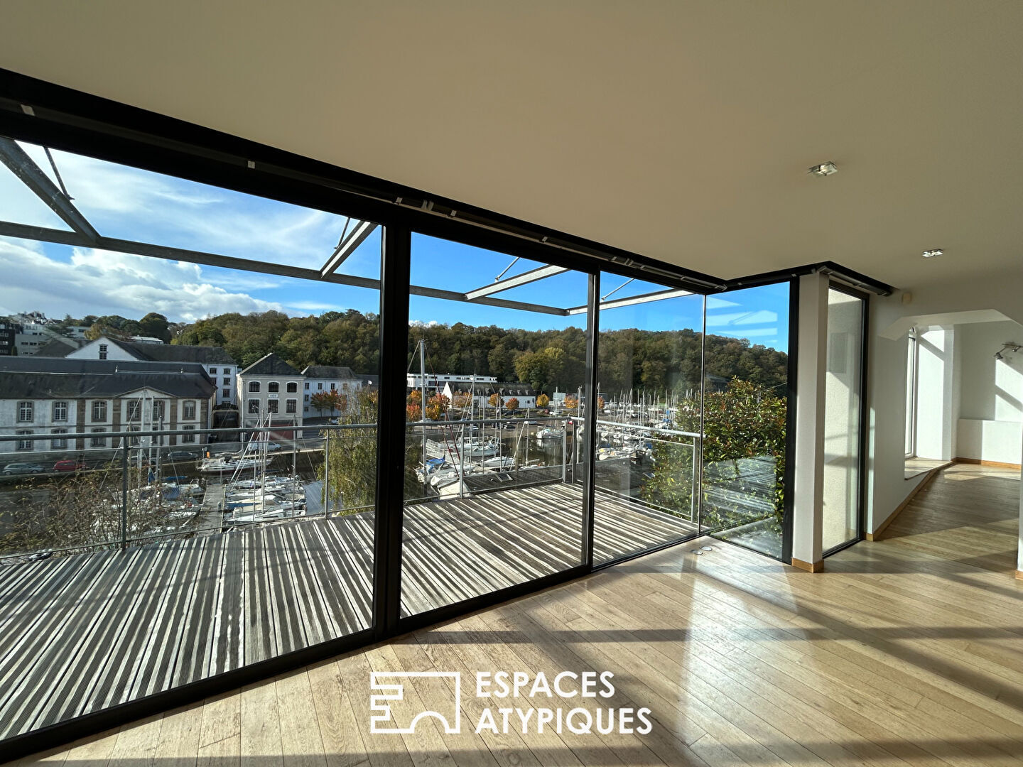 Ecrin suspendu -Vue imprenable sur le port