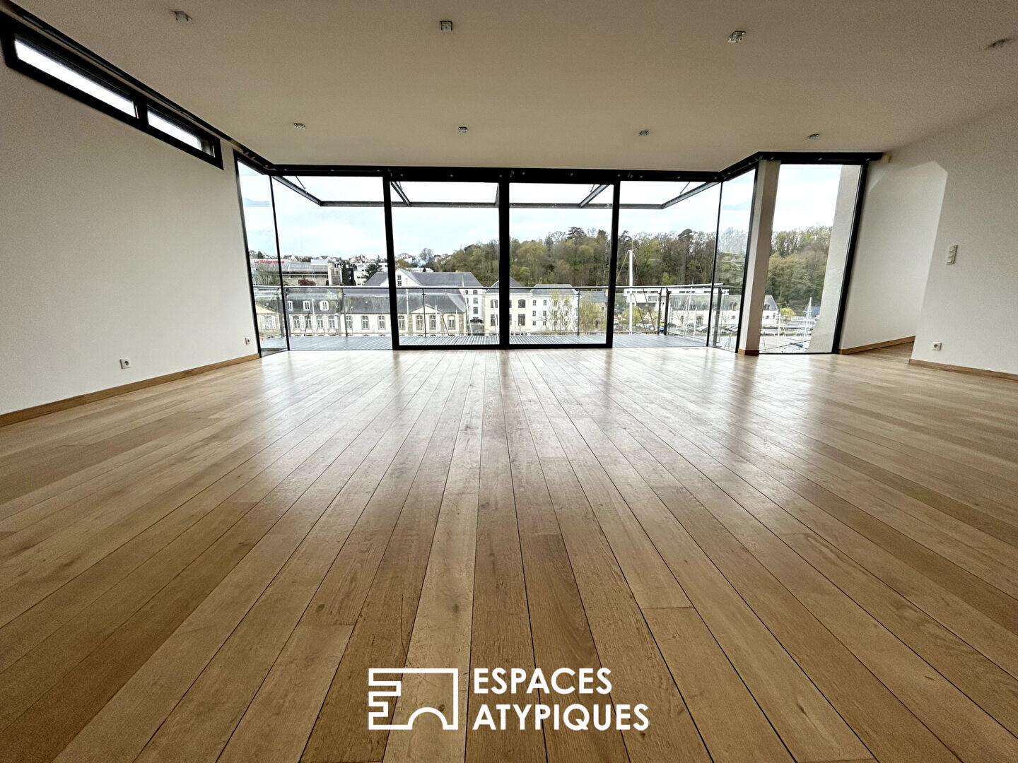 Ecrin suspendu -Vue imprenable sur le port