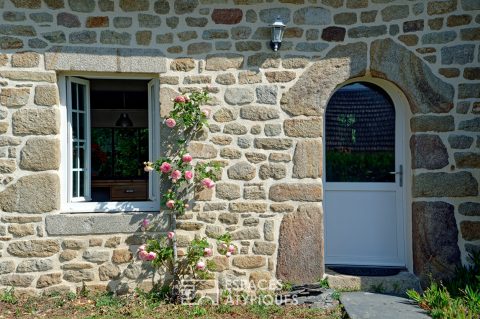 Corps de ferme rénové en bord de mer