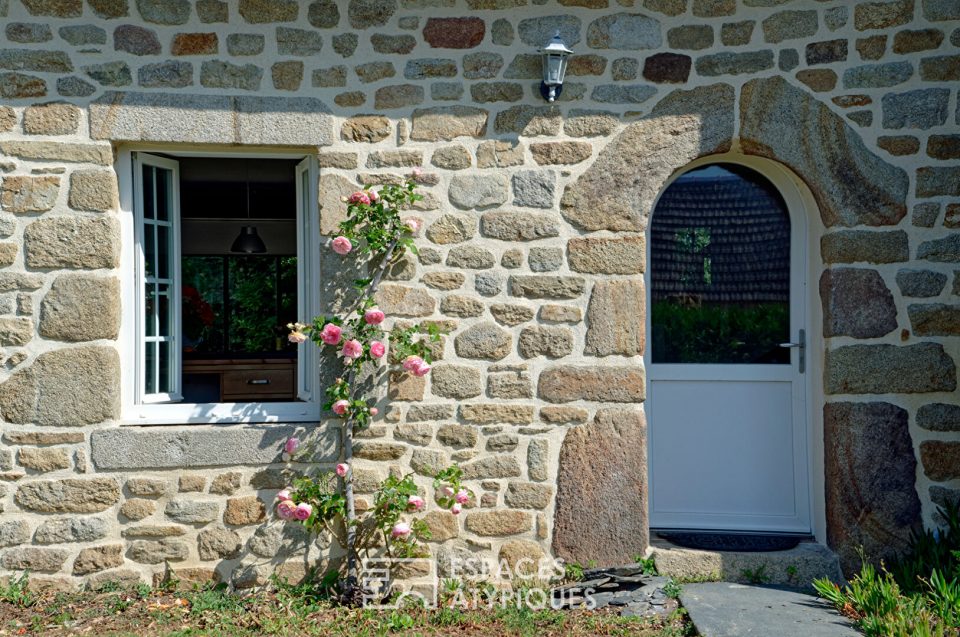 Corps de ferme rénové en bord de mer