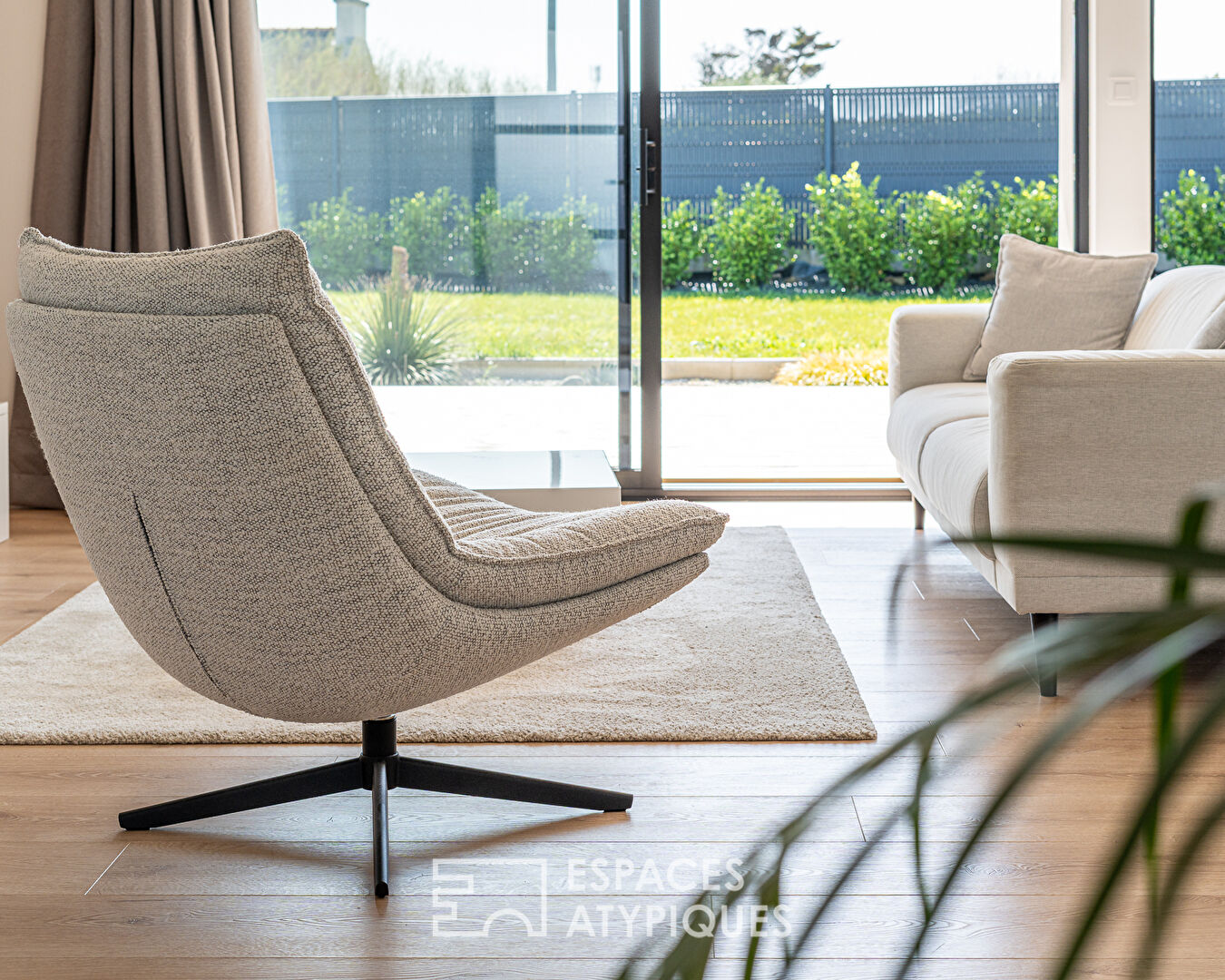 Contemporaine lumineuse en bord de mer