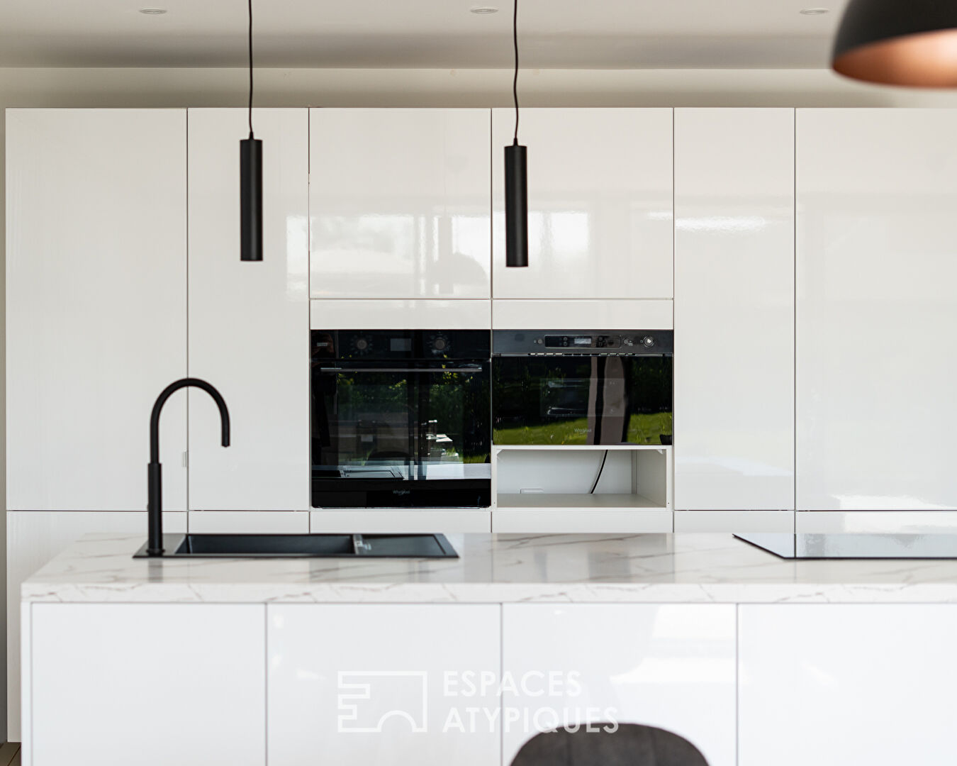 Contemporaine lumineuse en bord de mer