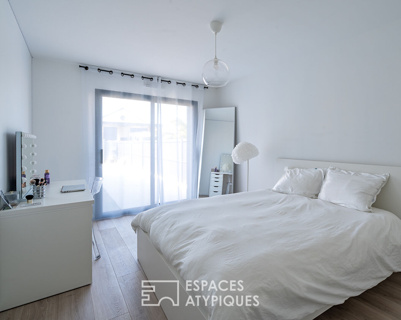 Contemporaine lumineuse en bord de mer