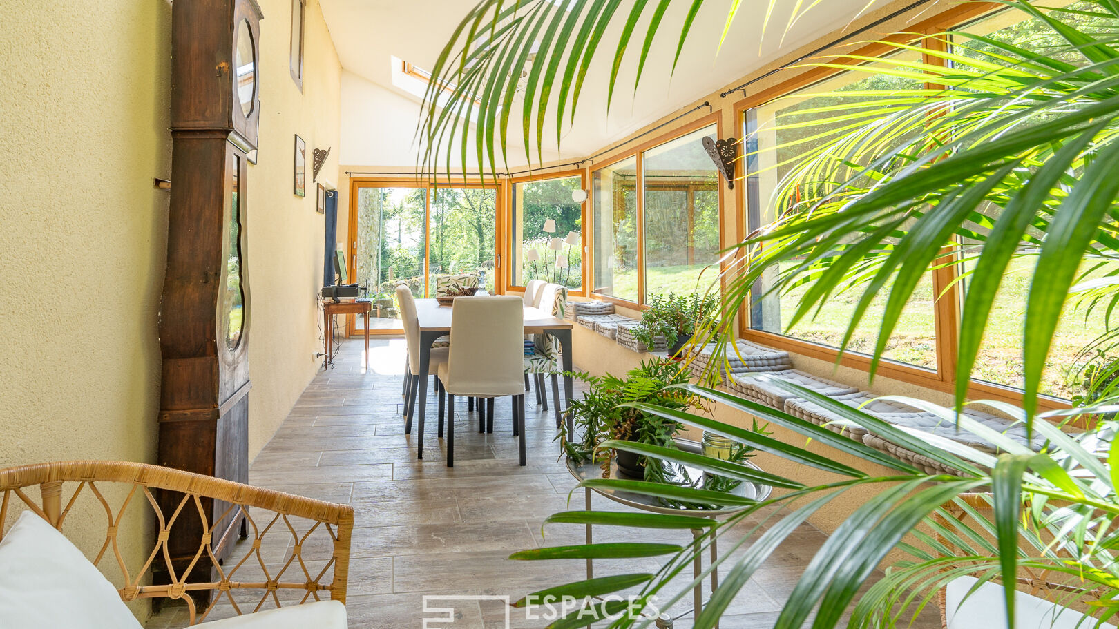Longère de caractère, gîte et piscine dans un cadre paisible