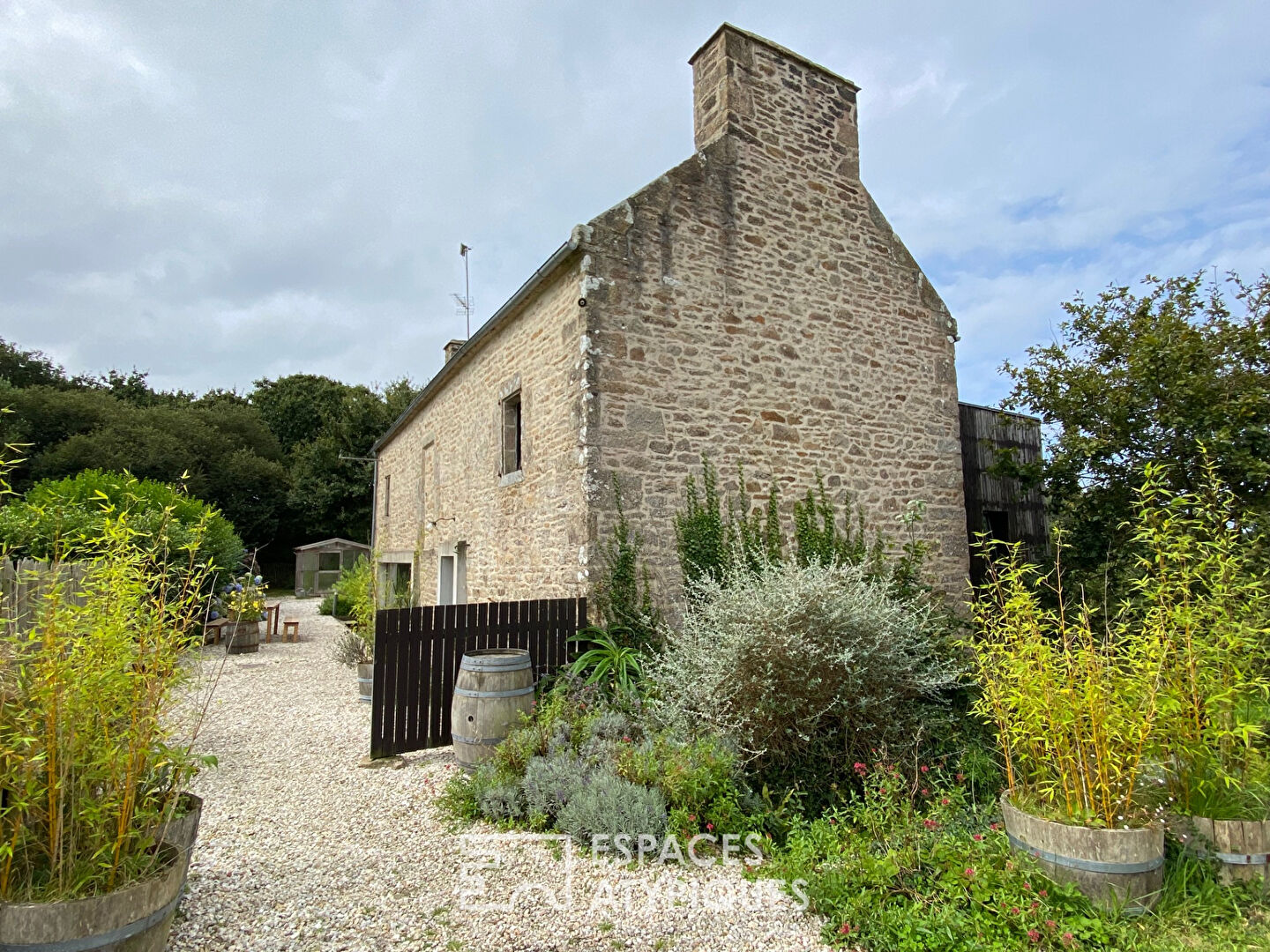 Moulin du XVIIème siècle réinventé entre terre et mer