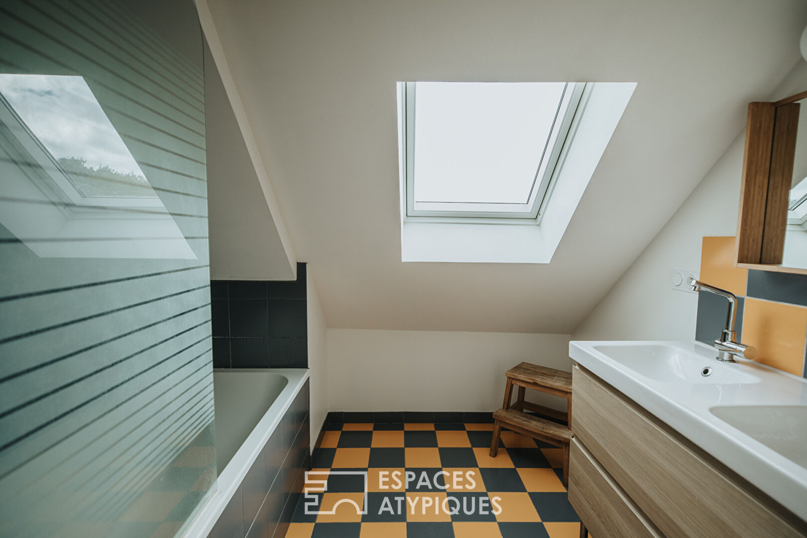 Moulin du XVIIème siècle réinventé entre terre et mer