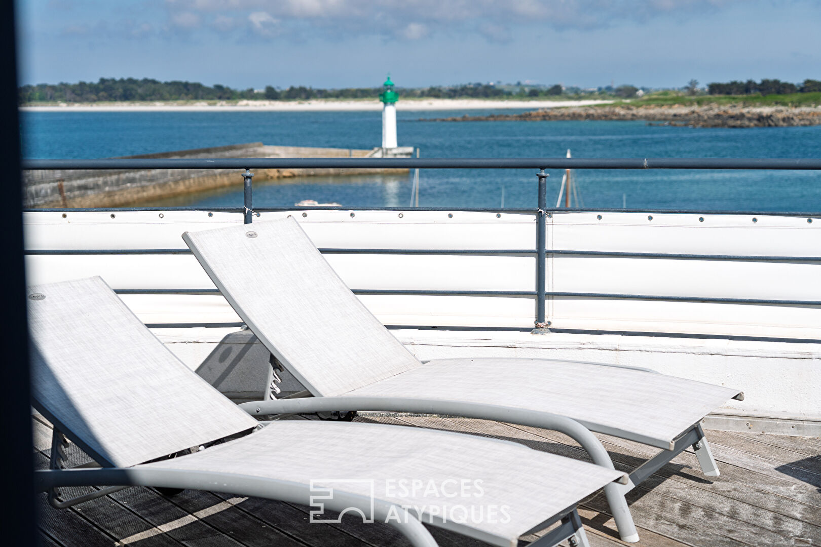 Écrin contemporain face à la mer