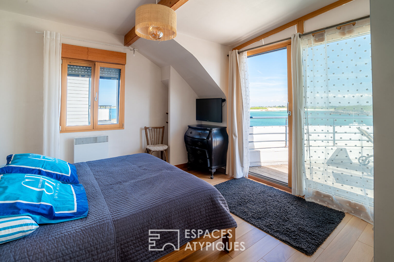 Écrin contemporain face à la mer