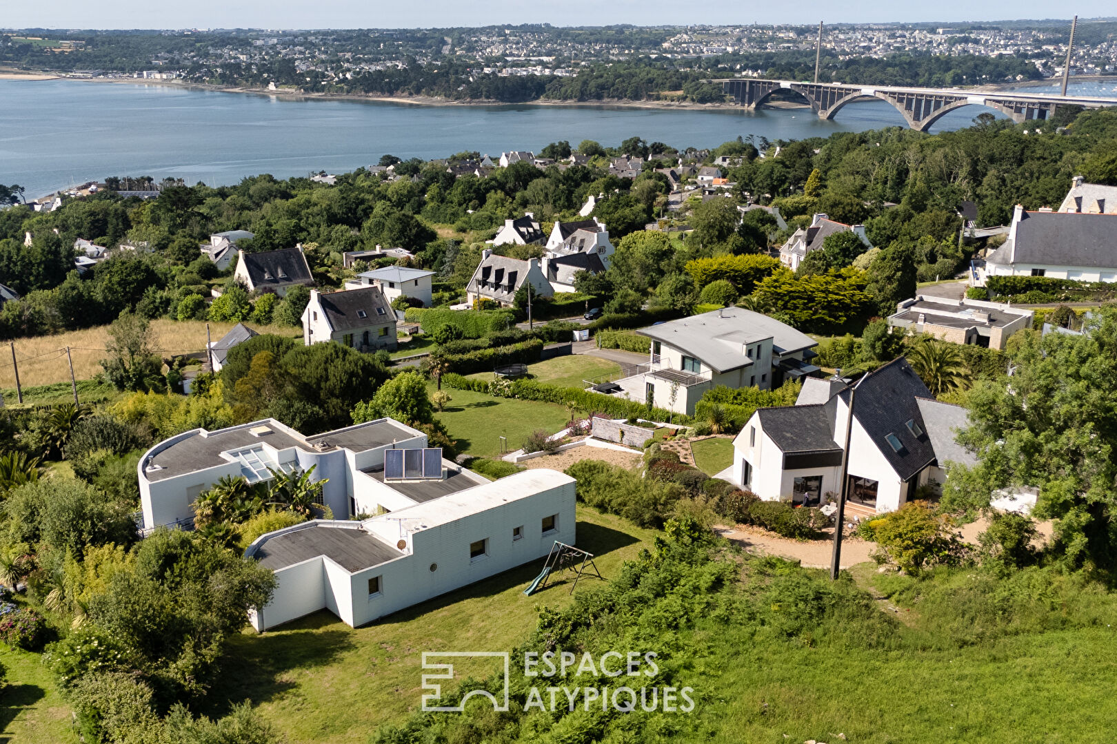 Cap sur la rade – Une maison d’architecte inspirée, face à la mer