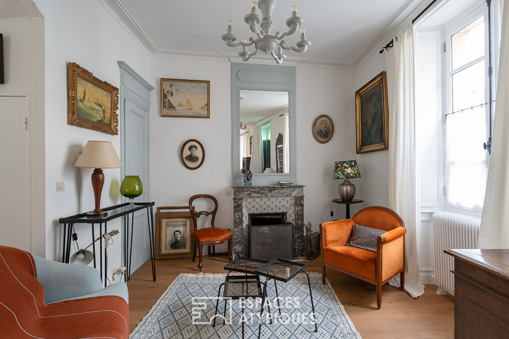 Demeure bourgeoise et sa maisonnette au jardin secret