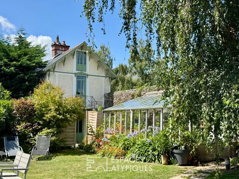 Maison bourgeoise et sa dépendance de charme subtilement rénovées