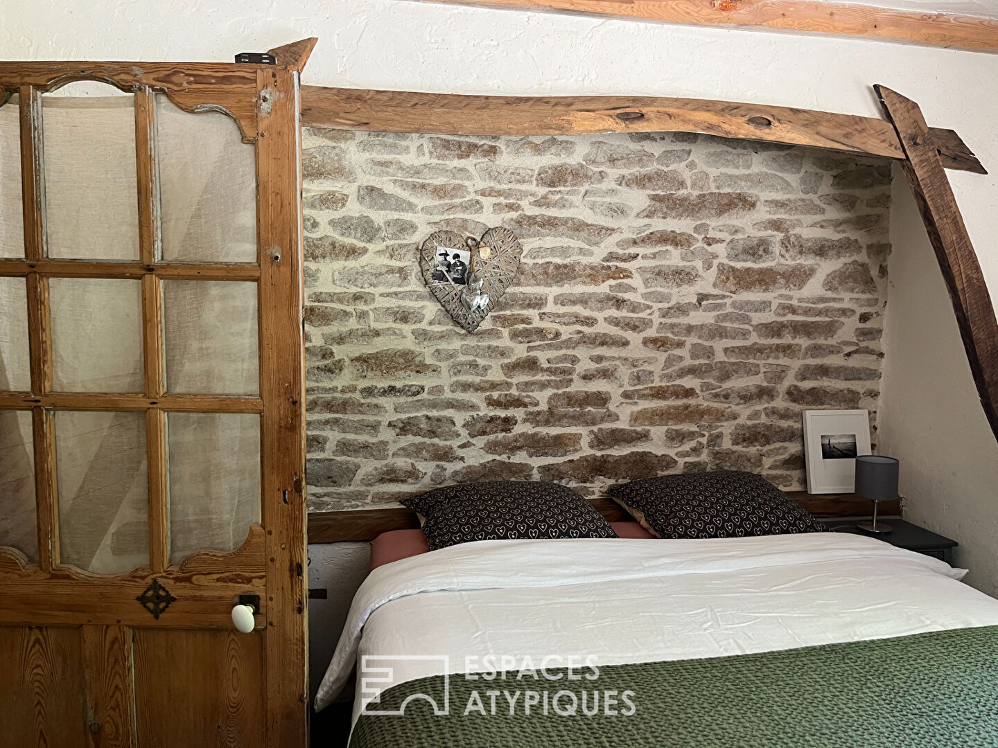Penty avec piscine et dépendances et son jardin arboré