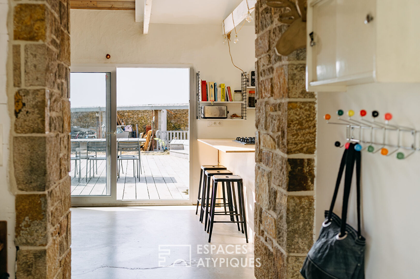 Maison et son gîte au charme discret en bord de mer