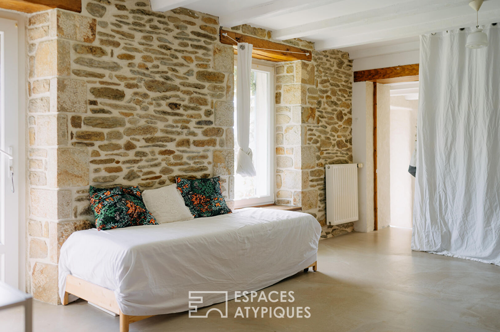 Maison et son gîte au charme discret en bord de mer