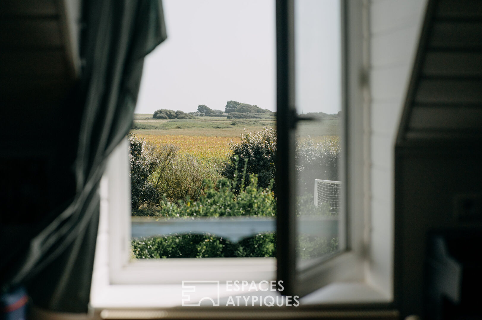 Maison et son gîte au charme discret en bord de mer