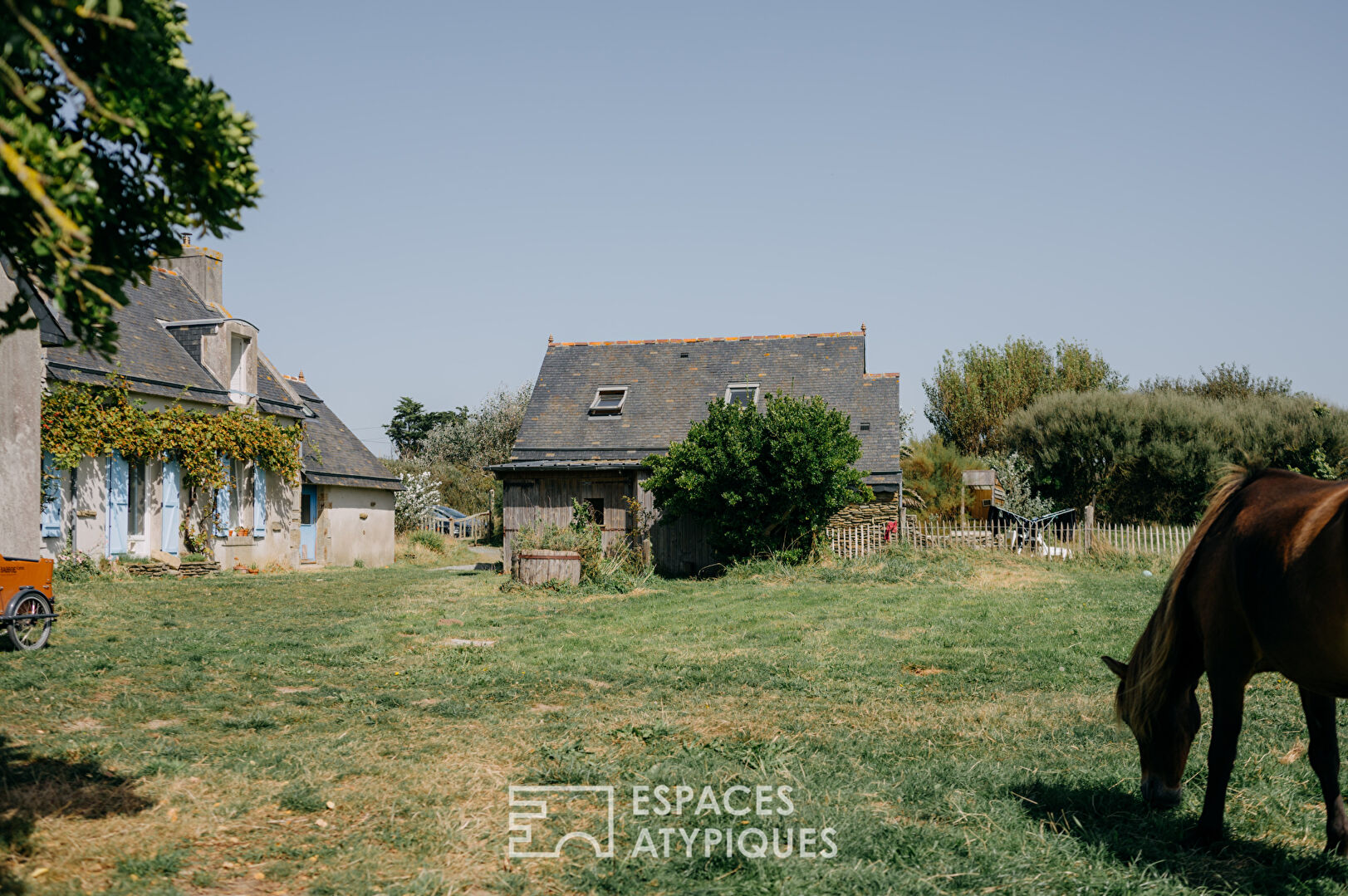 Maison et son gîte au charme discret en bord de mer