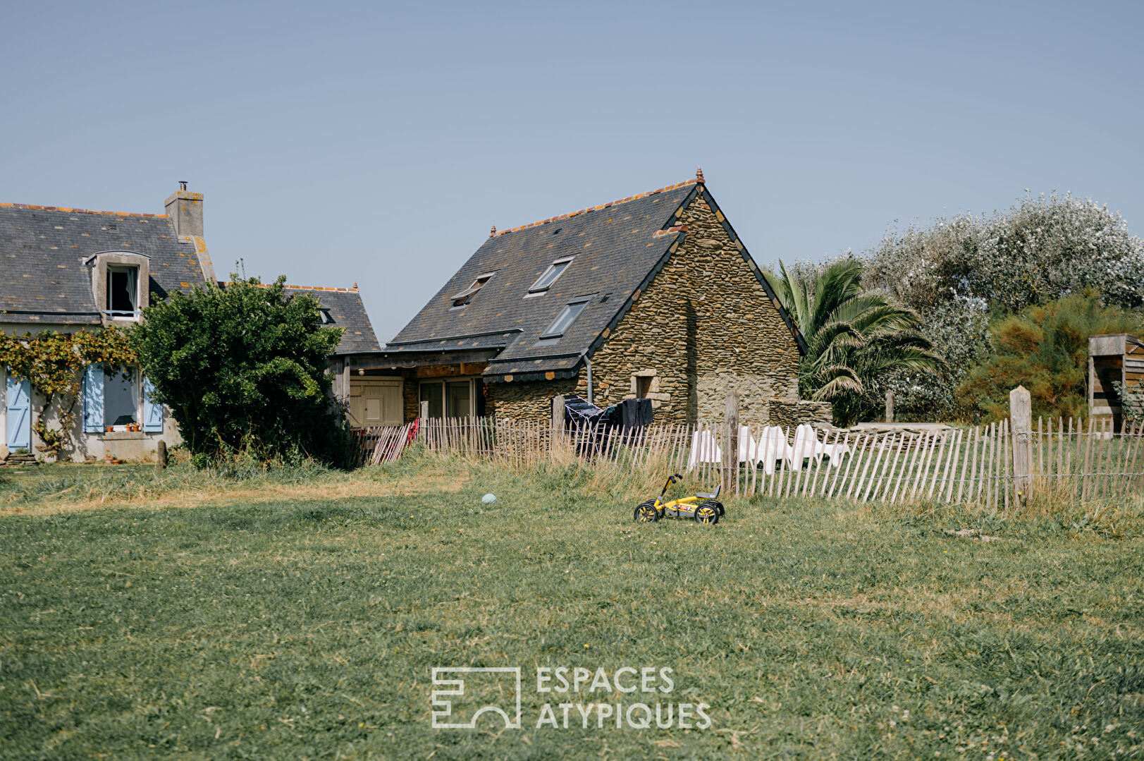 Maison et son gîte au charme discret en bord de mer