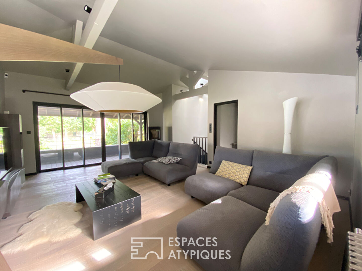 Villa d&rsquo;architecte confidentielle au coeur du Cabellou