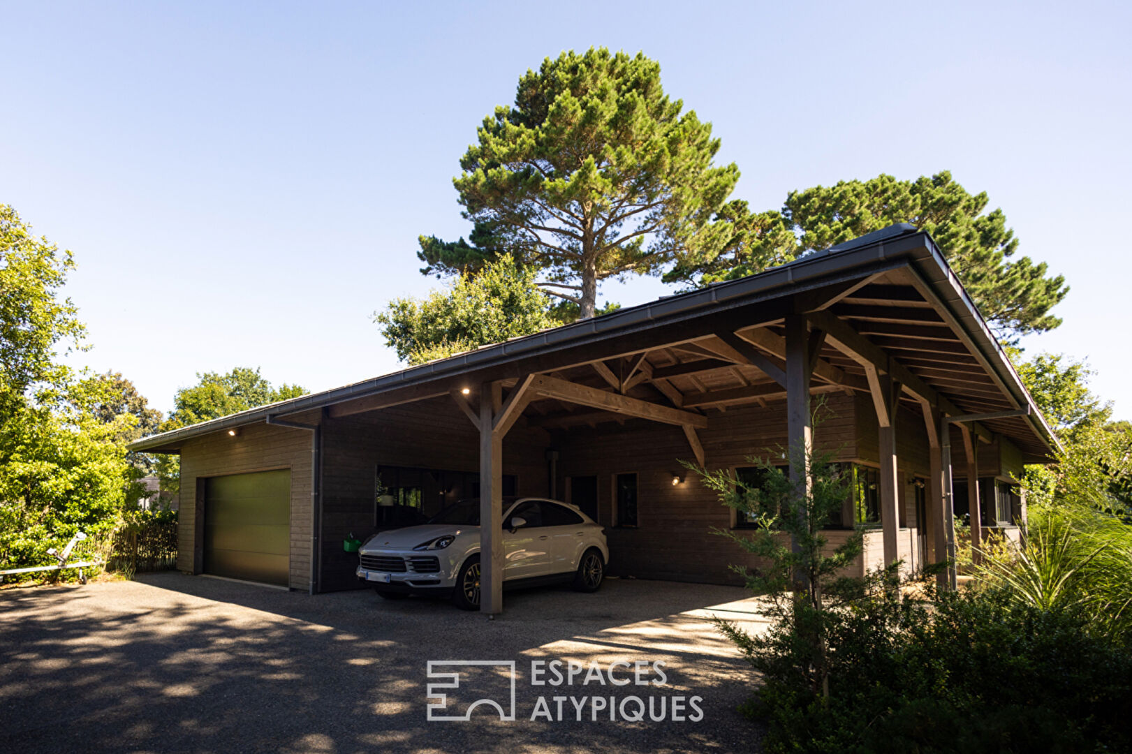 Villa d&rsquo;architecte confidentielle au coeur du Cabellou