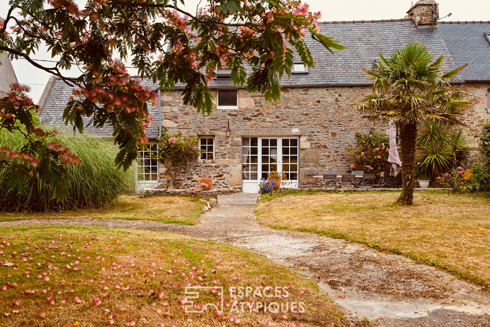 Maison de caractère avec studio et jardin à réinventer