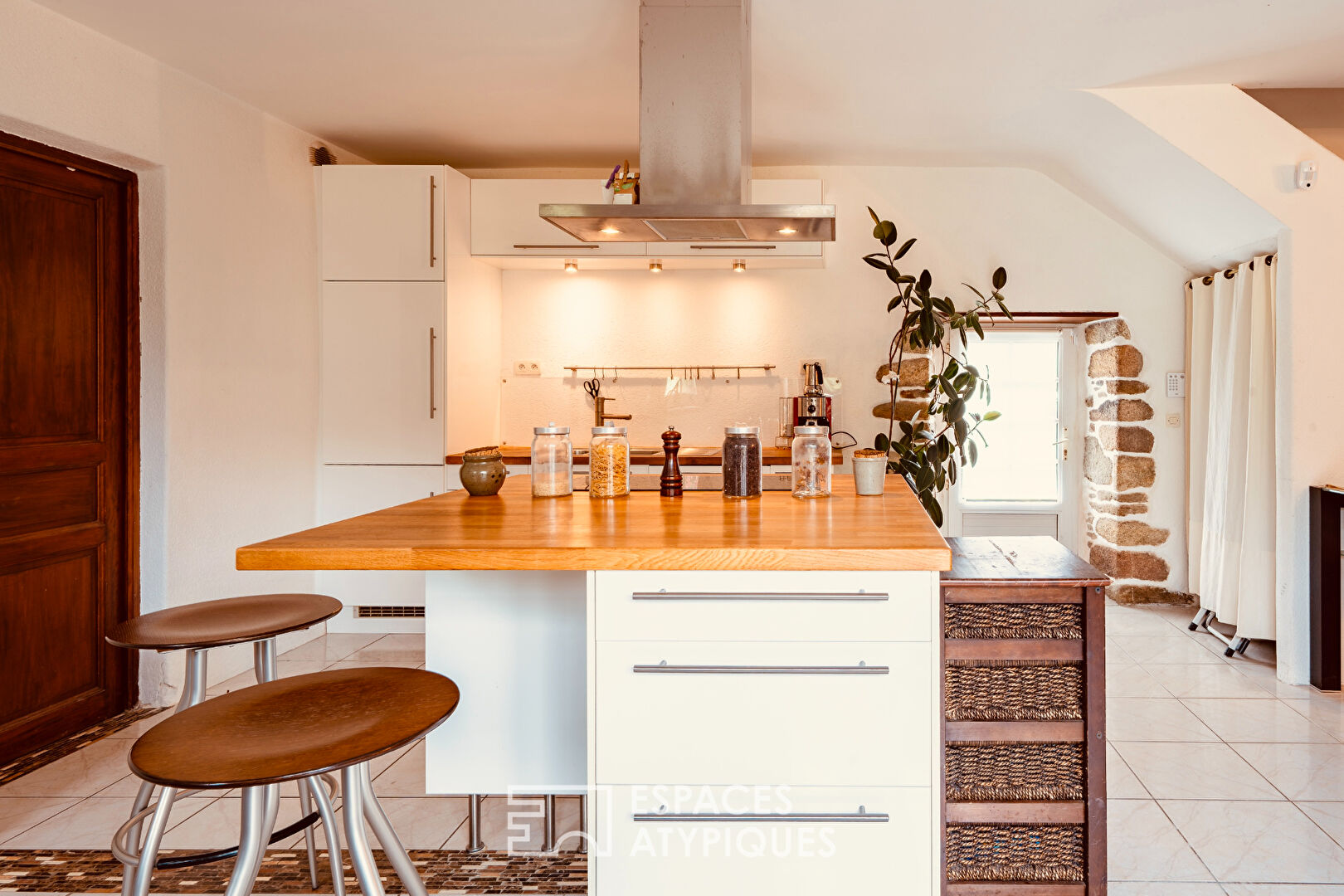 Maison de caractère avec studio et jardin à réinventer