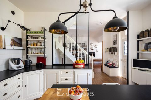 1930s house and its secret garden, just steps from the port