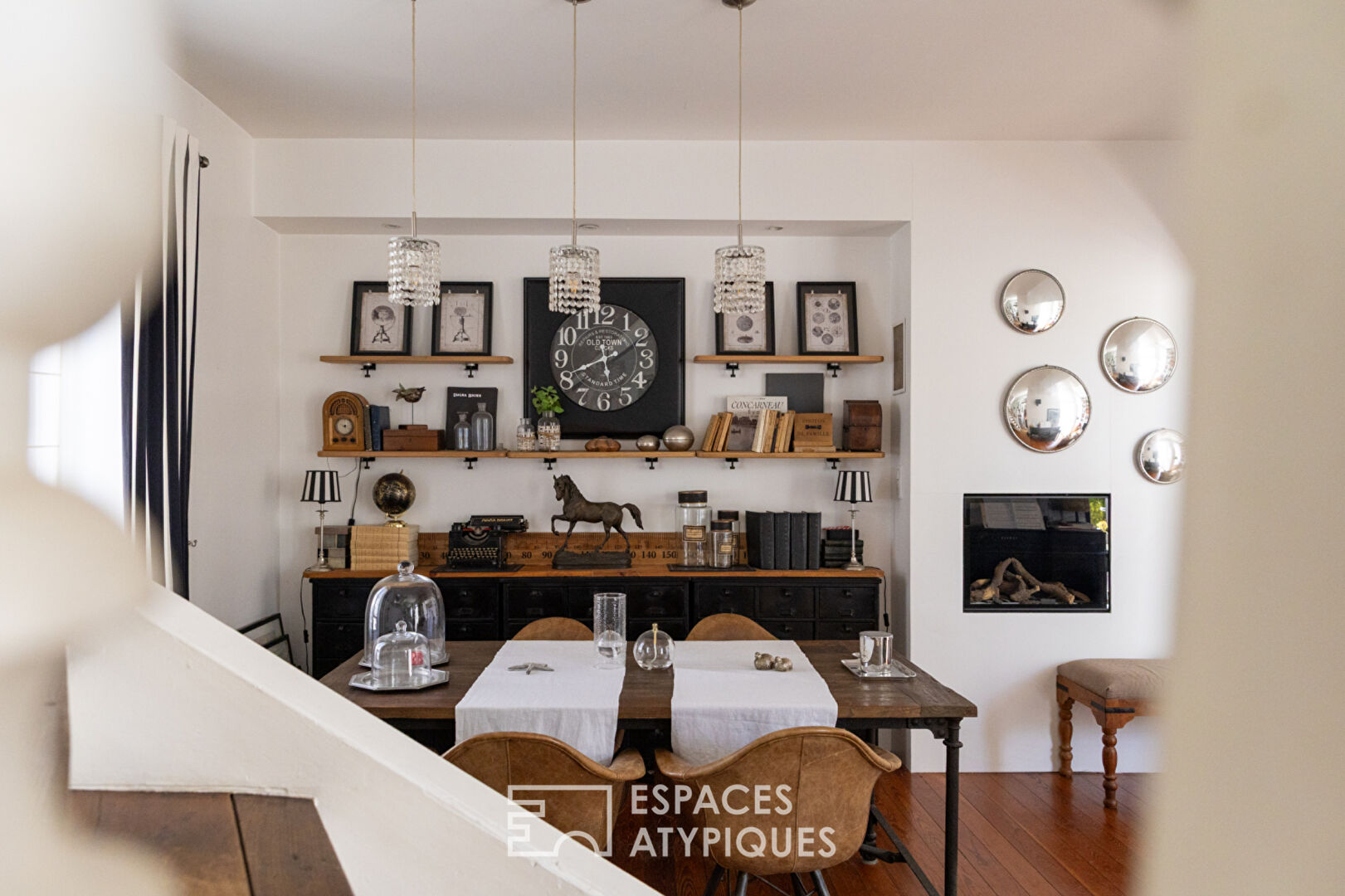 1930s house and its secret garden, just steps from the port