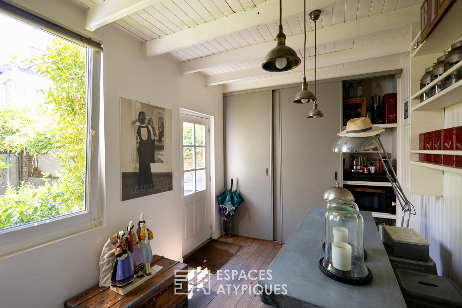 1930s house and its secret garden, just steps from the port