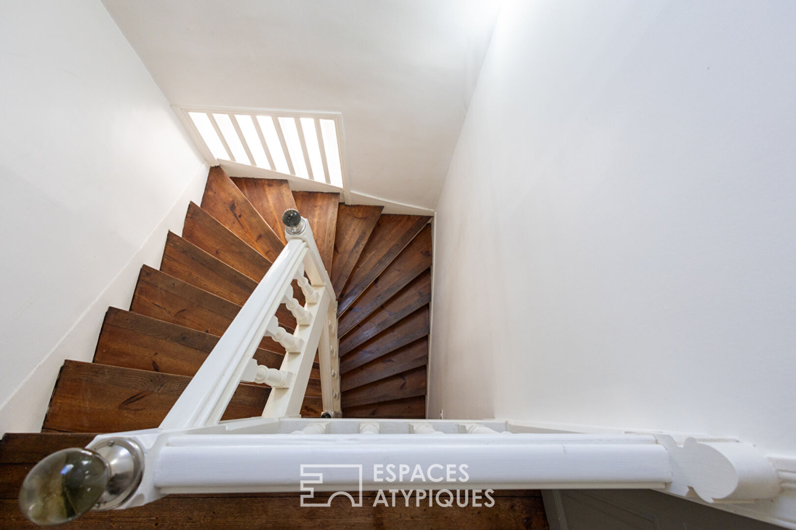 1930s house and its secret garden, just steps from the port