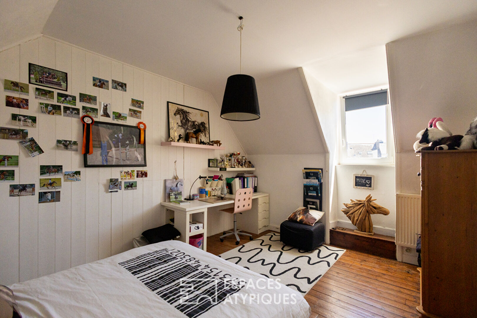 1930s house and its secret garden, just steps from the port