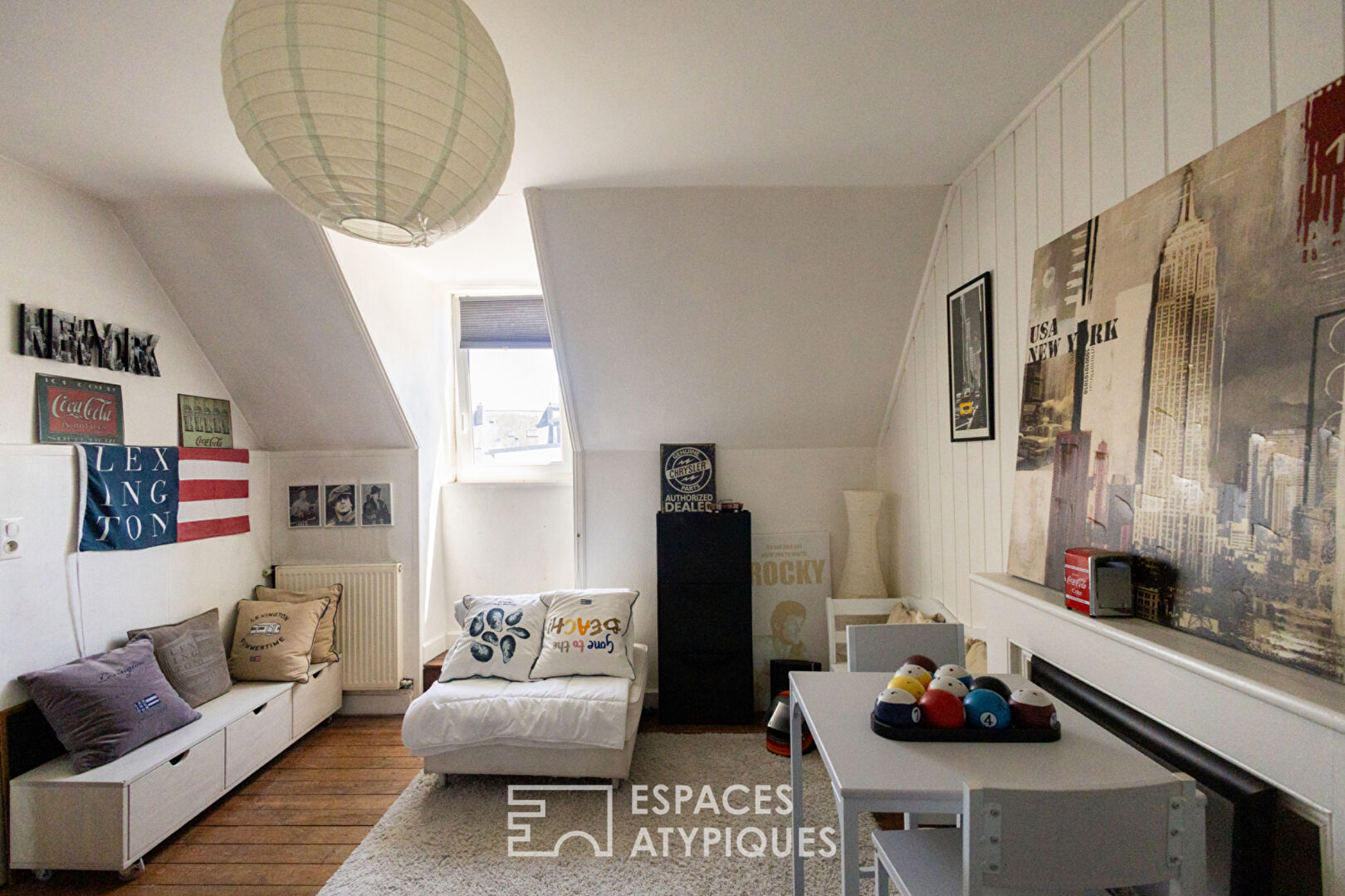 1930s house and its secret garden, just steps from the port