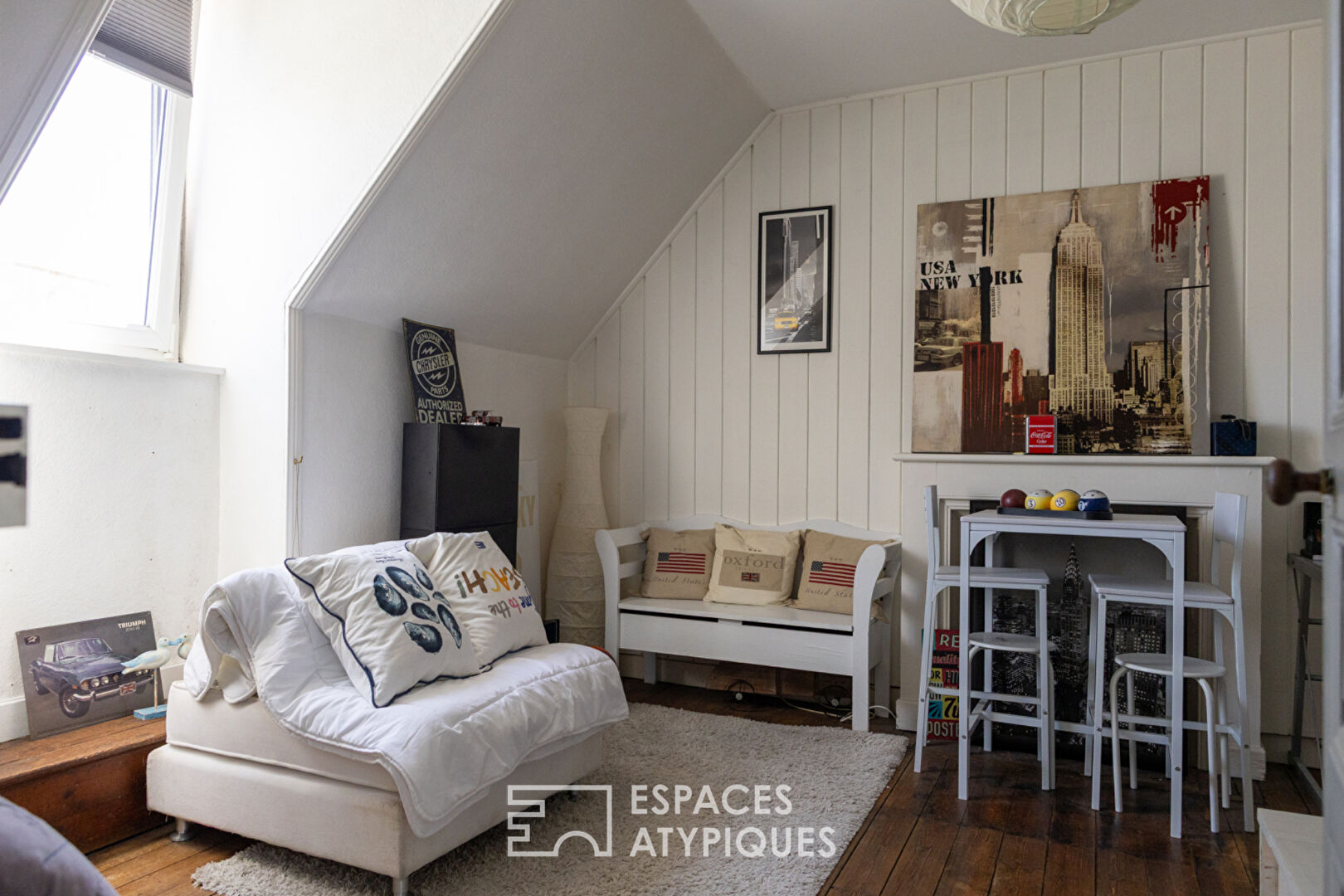 1930s house and its secret garden, just steps from the port