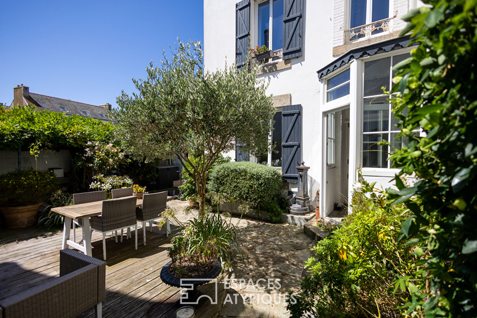 Maison 1930 et son jardin secret à quelques pas du port