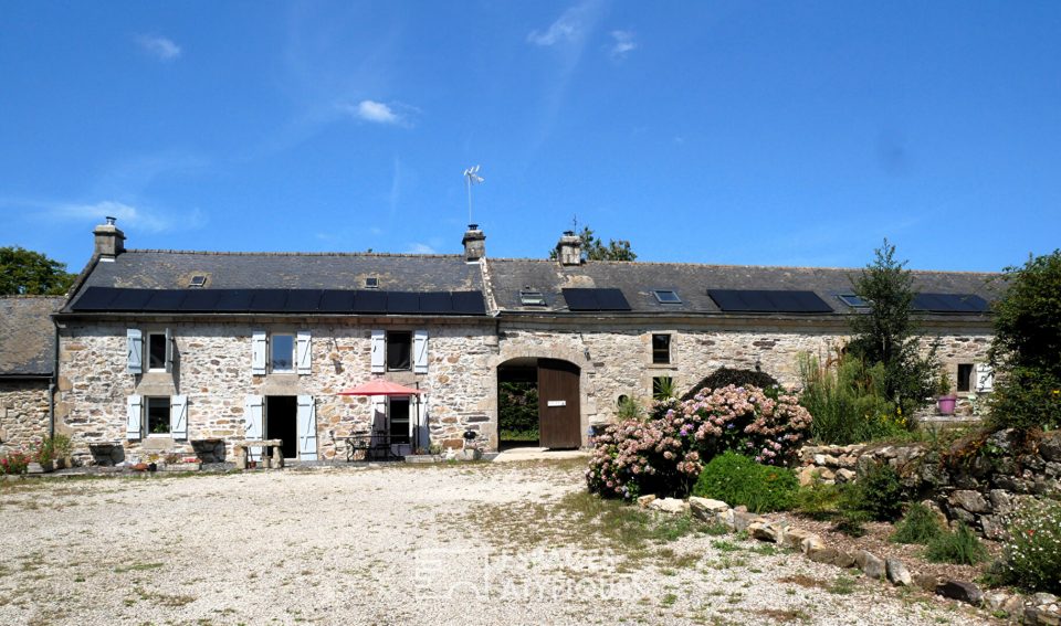 Ancienne ferme et ses chambres d'hôtes, au coeur de la nature